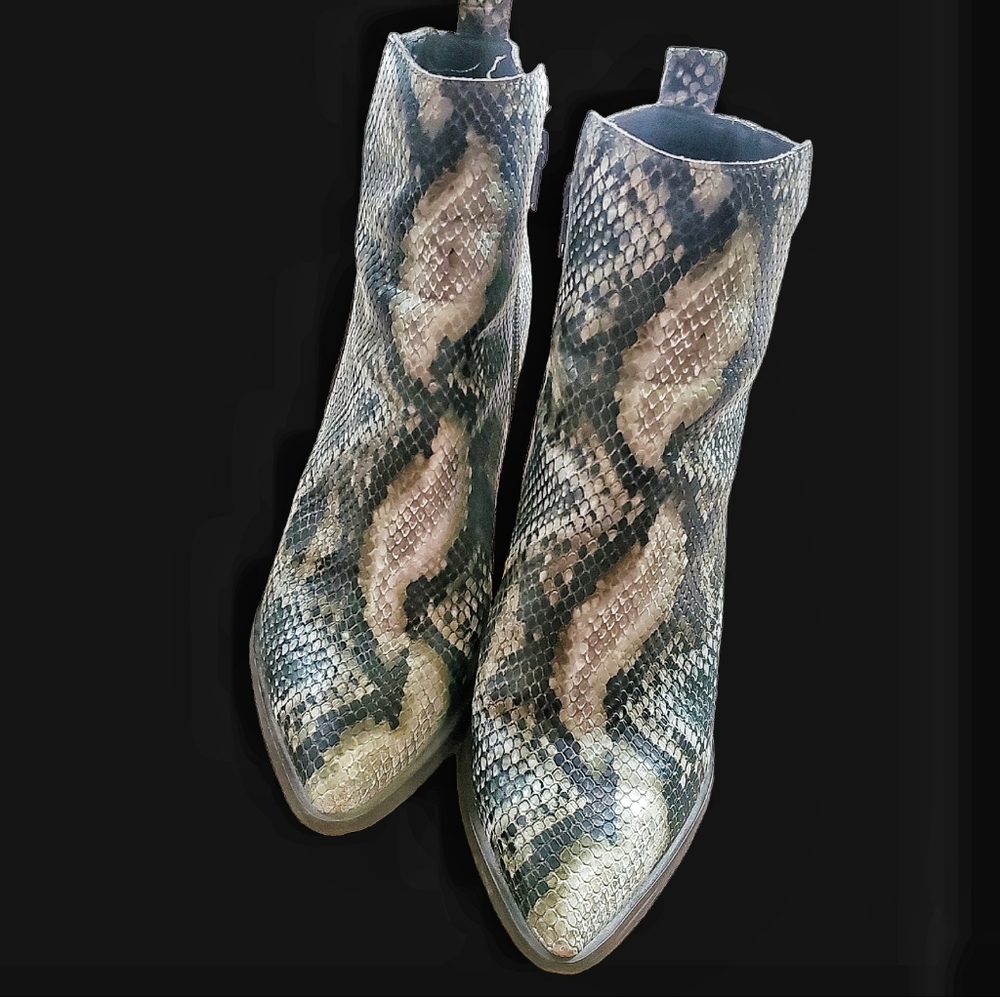 Guess Snakeskin Look Point Toe Booties. Size 8.5m… - image 4